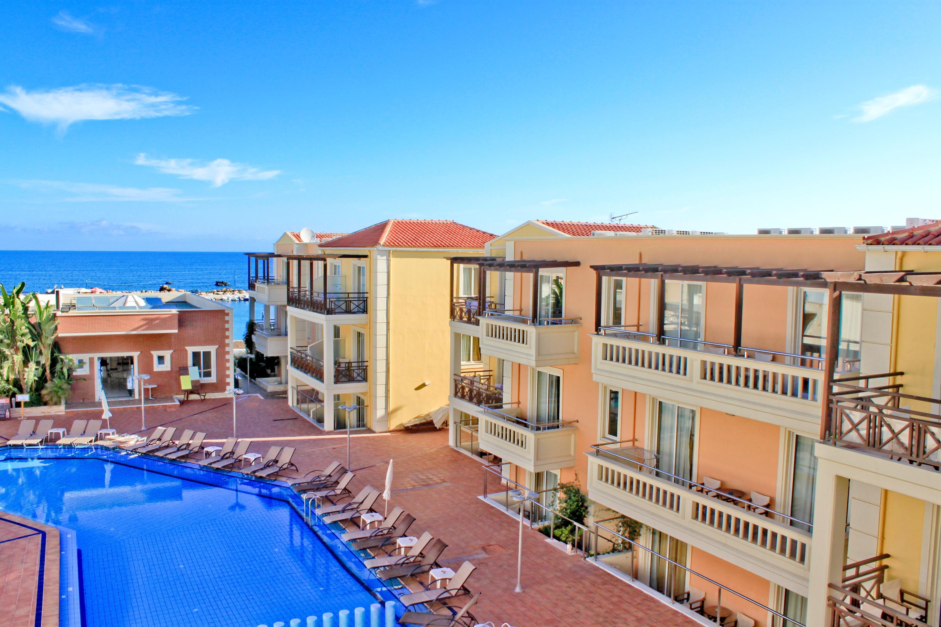 Porto Hotel Kalamaki